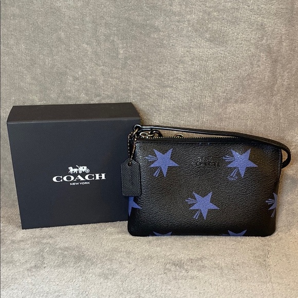 🖤💙COACH🖤💙Blue Multi Star Canyon Corner Zip Wristlet/EUC - Picture 1 of 6